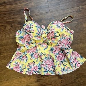 Torrid. Plus size. UNDERWIRE TIE-FRONT PEPLUM MIDKINI Top. Size 2X.